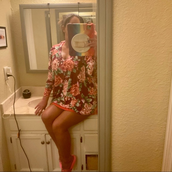 NEW LISTING‼️SHOW ME YOUR MUMU Tunic - Picture 3 of 13